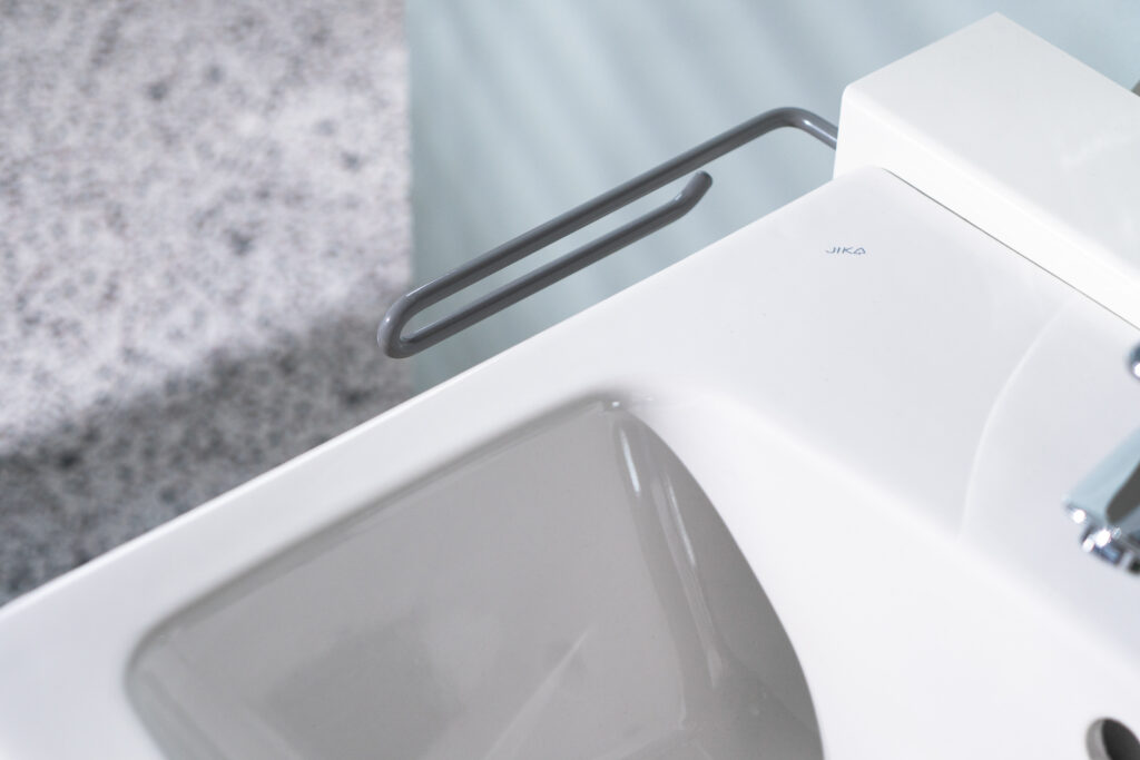 QuickLine accessible washbasin with release lever