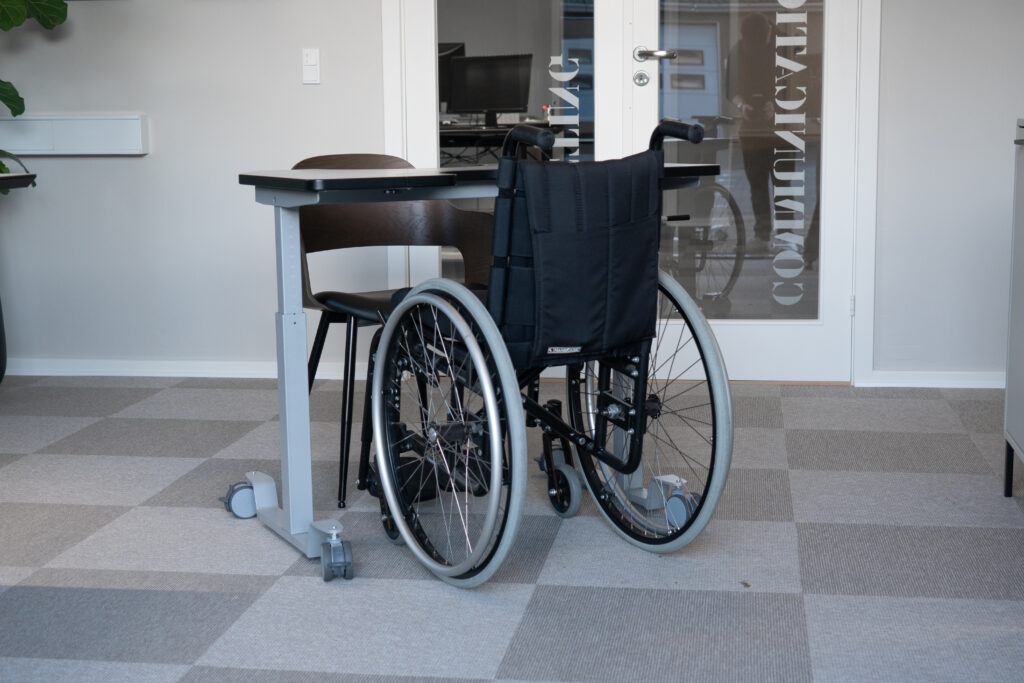 Ergo multi table for wheelchair users during therapy